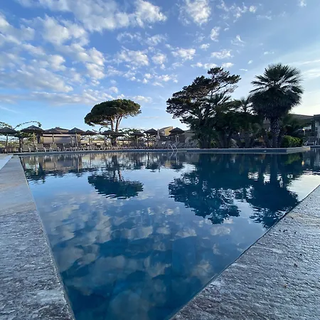 Отель La Lagune Люссиана