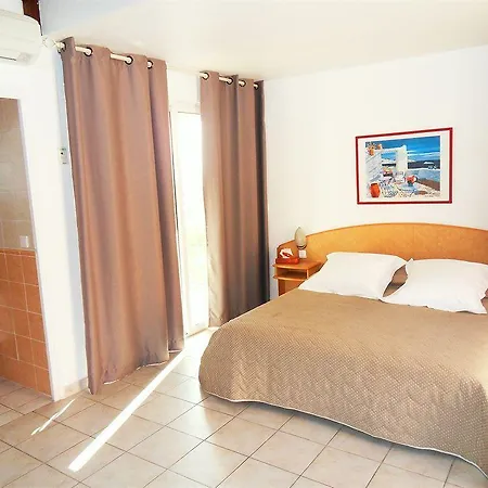 La Lagune Отель Люссиана